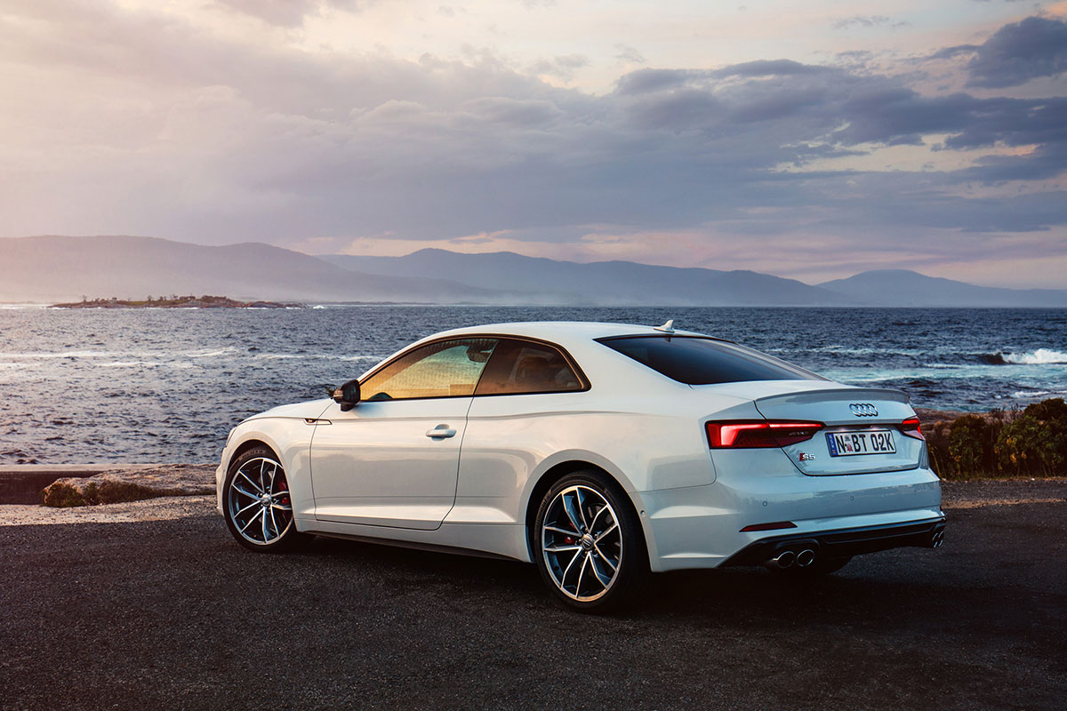 Audi rs5 Coupe White