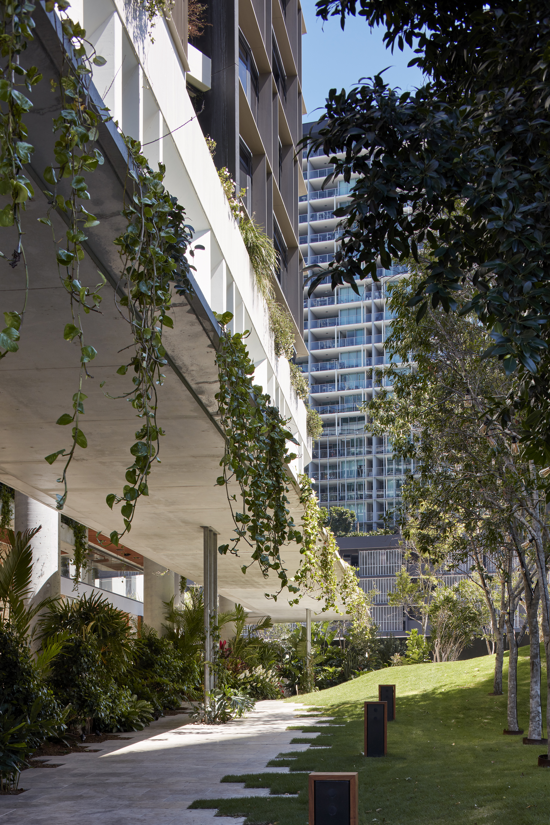 Ligent Building Lucent - Good Design